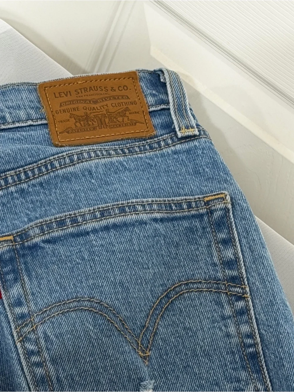 Levi’s Distressed Light Blue Ribcage Straight Women's Jeans